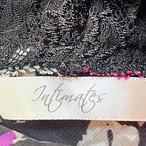 INTIMATES- Silky Soft Floral Nightie - Picture 5 of 6